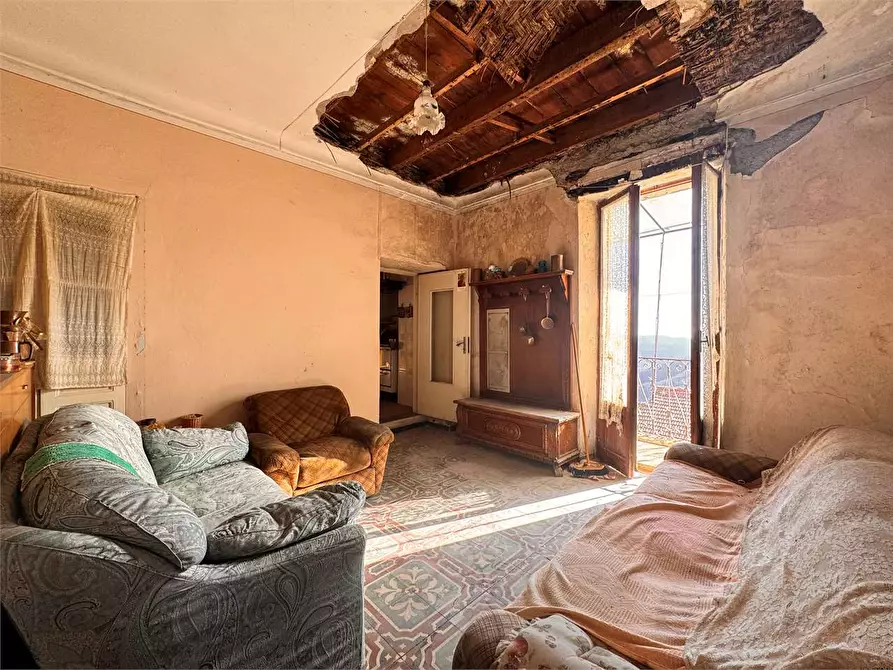 Immagine 4 di Appartamento in vendita  in Piazza Castello  1 a Lucinasco