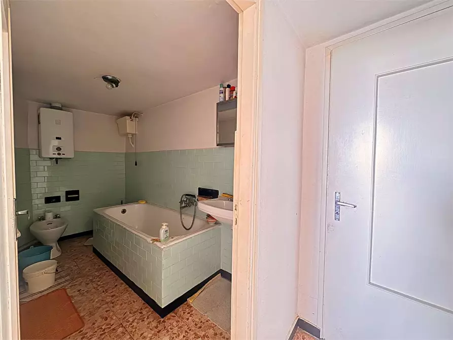 Immagine 21 di Appartamento in vendita  in Piazza Castello  1 a Lucinasco