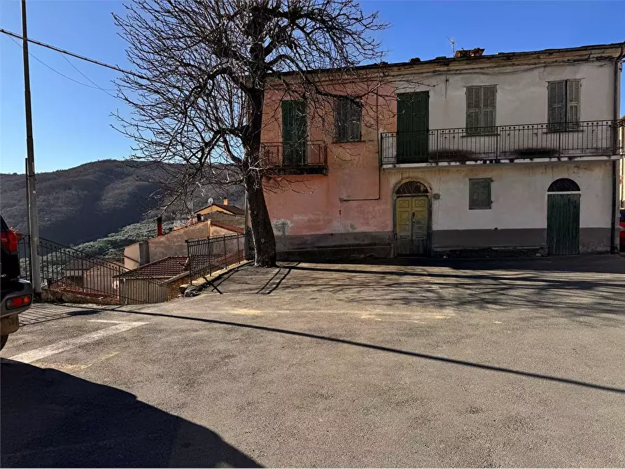 Immagine 3 di Appartamento in vendita  in Piazza Castello  1 a Lucinasco