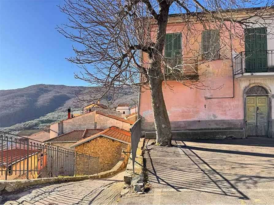 Immagine 2 di Appartamento in vendita  in Piazza Castello  1 a Lucinasco