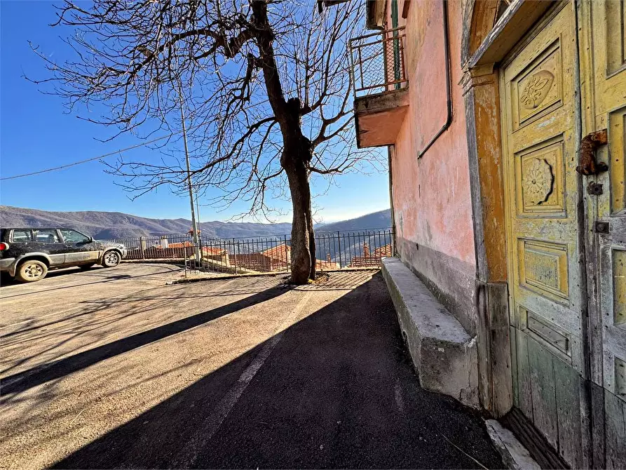 Immagine 10 di Appartamento in vendita  in Piazza Castello  1 a Lucinasco