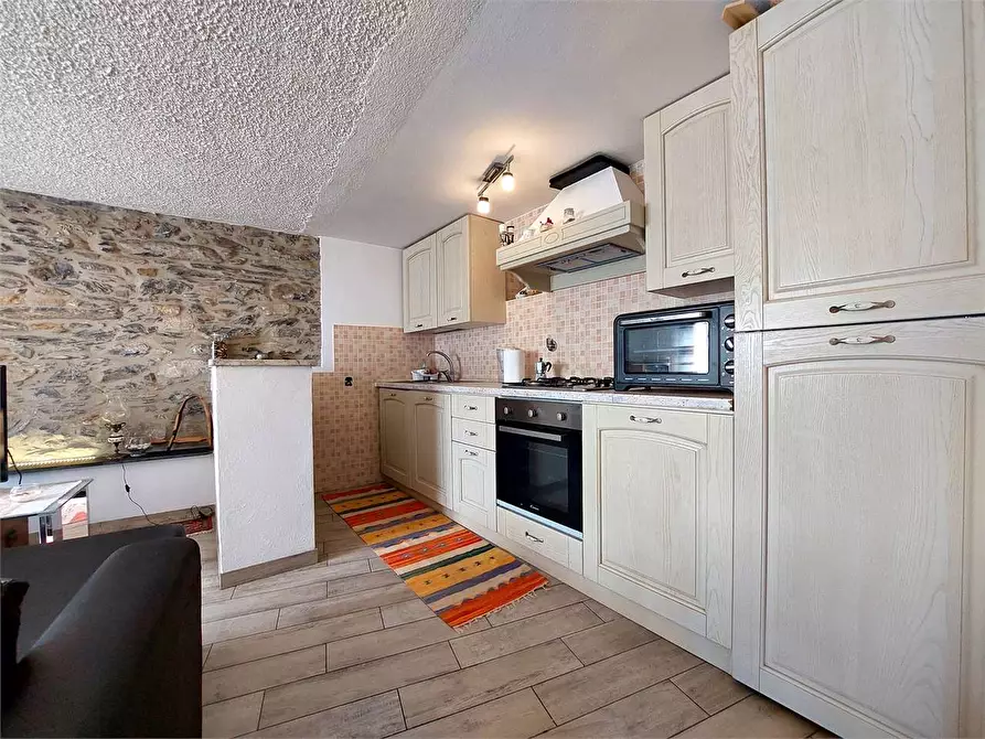 Immagine 4 di Casa indipendente in vendita  in Piazza Pietro Guglieri 1 a Rezzo