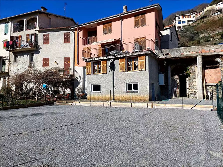 Immagine 2 di Casa indipendente in vendita  in Piazza Pietro Guglieri 1 a Rezzo