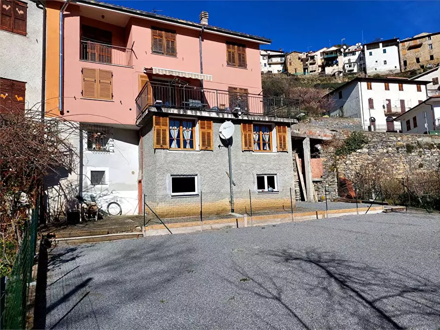 Immagine 2 di Casa indipendente in vendita  in Piazza Pietro Guglieri 1 a Rezzo