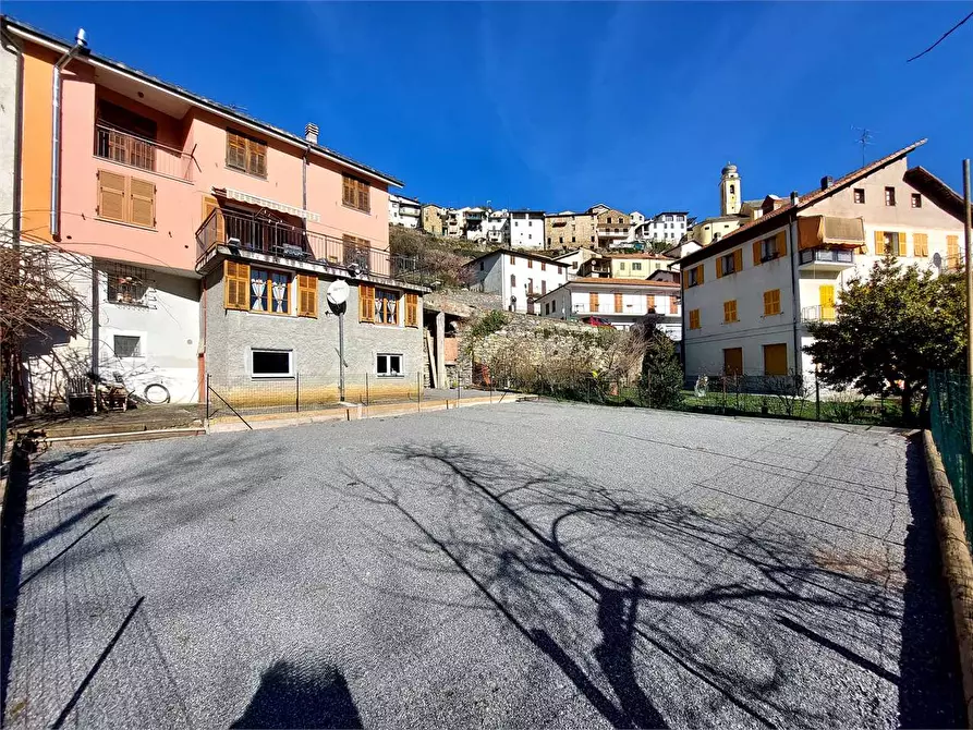 Immagine 1 di Casa indipendente in vendita  in Piazza Pietro Guglieri 1 a Rezzo