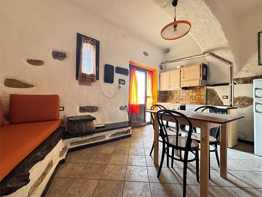 Immagine 1 di Appartamento in vendita  in Borgata castello a Chiusanico