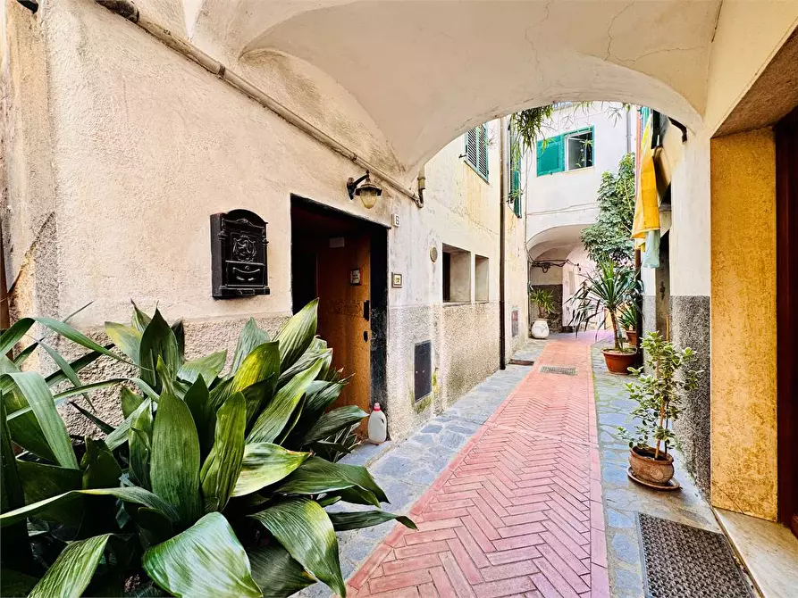 Immagine 1 di Casa indipendente in vendita  in Via Oratorio 6 a Caravonica