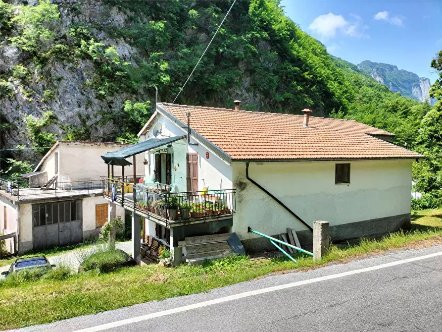Immagine 11 di Rustico / casale in vendita  in Frazione Ponte di Nava Località Figalli a Ormea