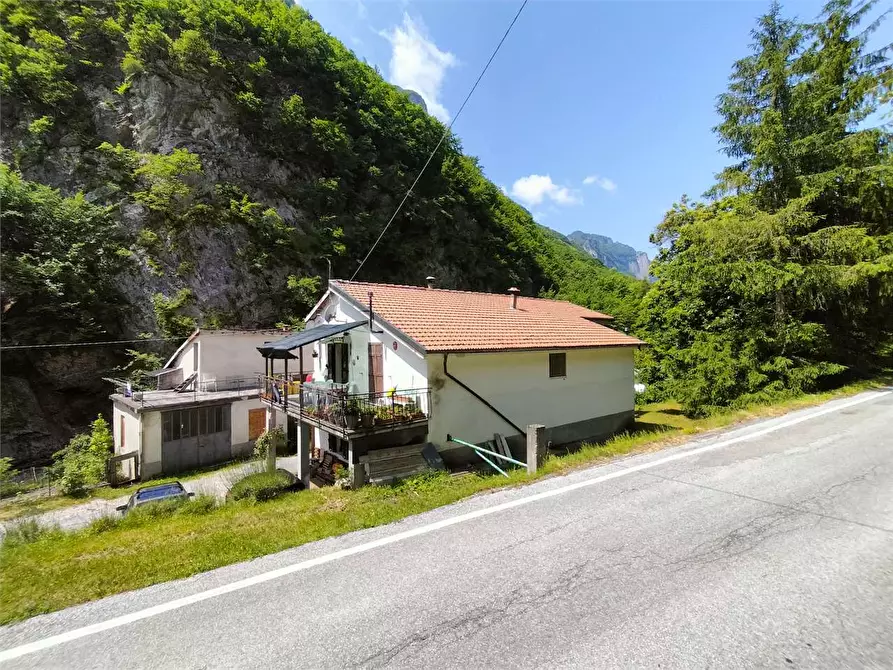 Immagine 4 di Rustico / casale in vendita  in Frazione Ponte di Nava Località Figalli a Ormea