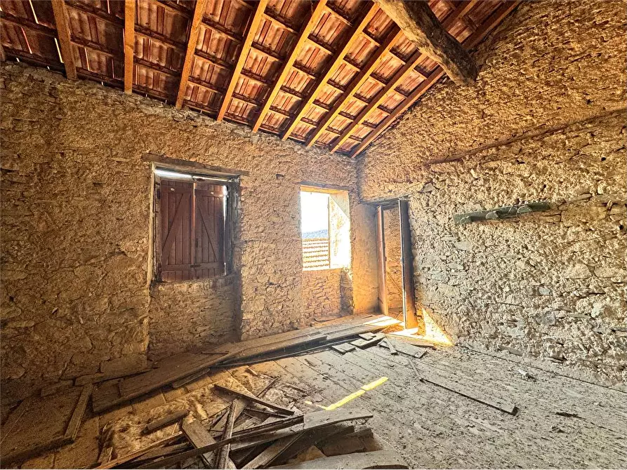 Immagine 13 di Rustico / casale in vendita  in Salita Costa 1 a Lucinasco