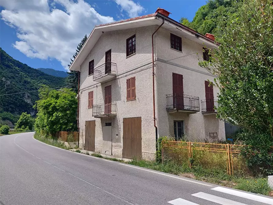 Immagine 1 di Casa indipendente in vendita  in Frazione Isola Perosa a Ormea