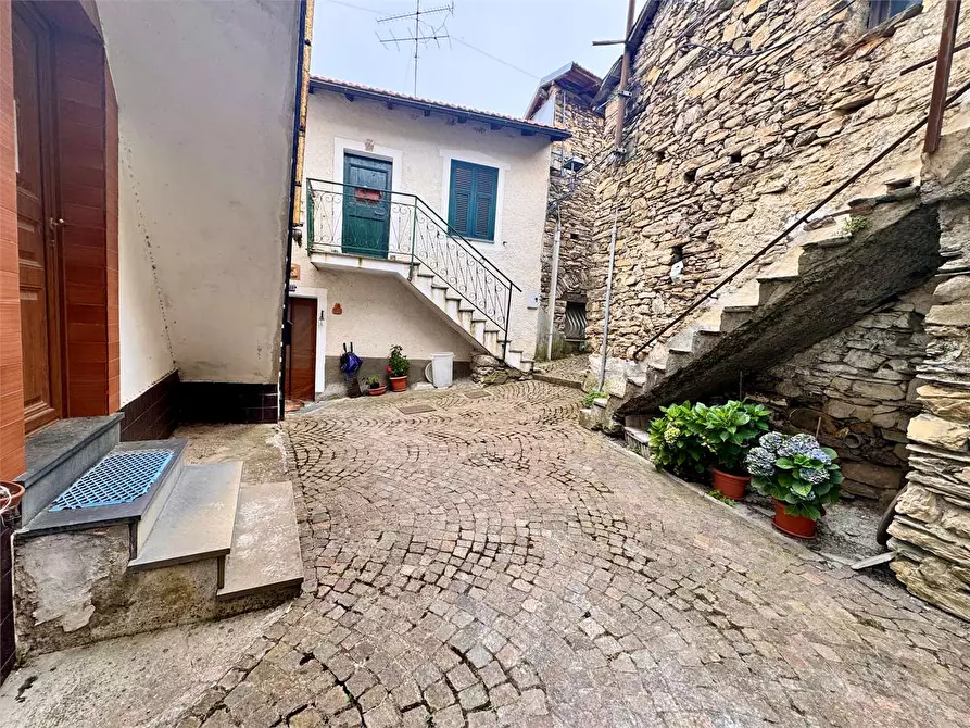 Immagine 3 di Appartamento in vendita  in Via Dalle Scale  36 a Montegrosso Pian Latte