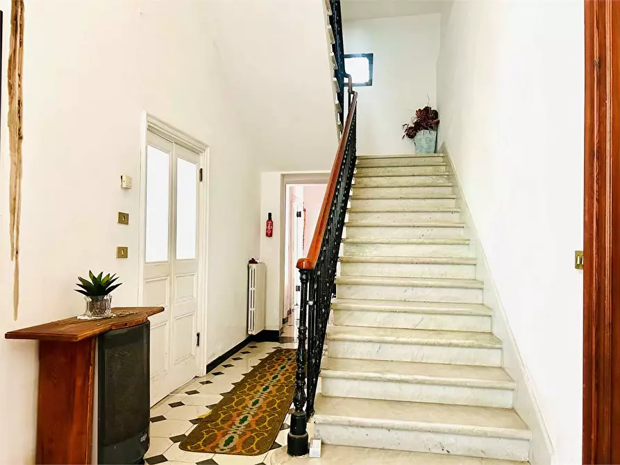 Immagine 19 di Villa in vendita  in Viale Piaggio a Ormea