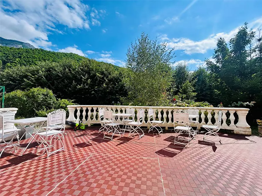 Immagine 2 di Villa in vendita  in Viale Piaggio a Ormea