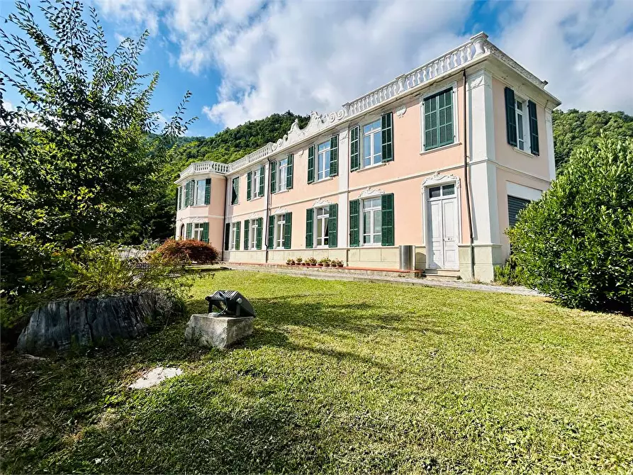 Immagine 1 di Villa in vendita  in Viale Piaggio a Ormea