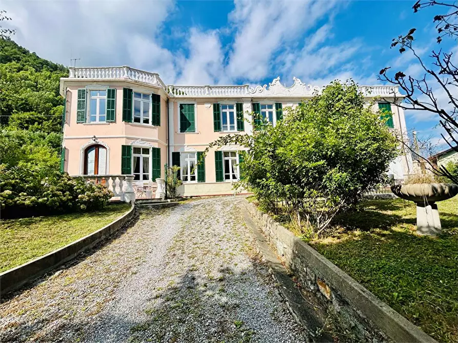 Immagine 3 di Villa in vendita  in Viale Piaggio a Ormea