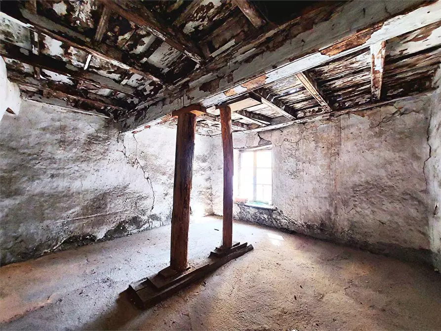 Immagine 11 di Rustico / casale in vendita  in Via Pelazza 18 a Ormea