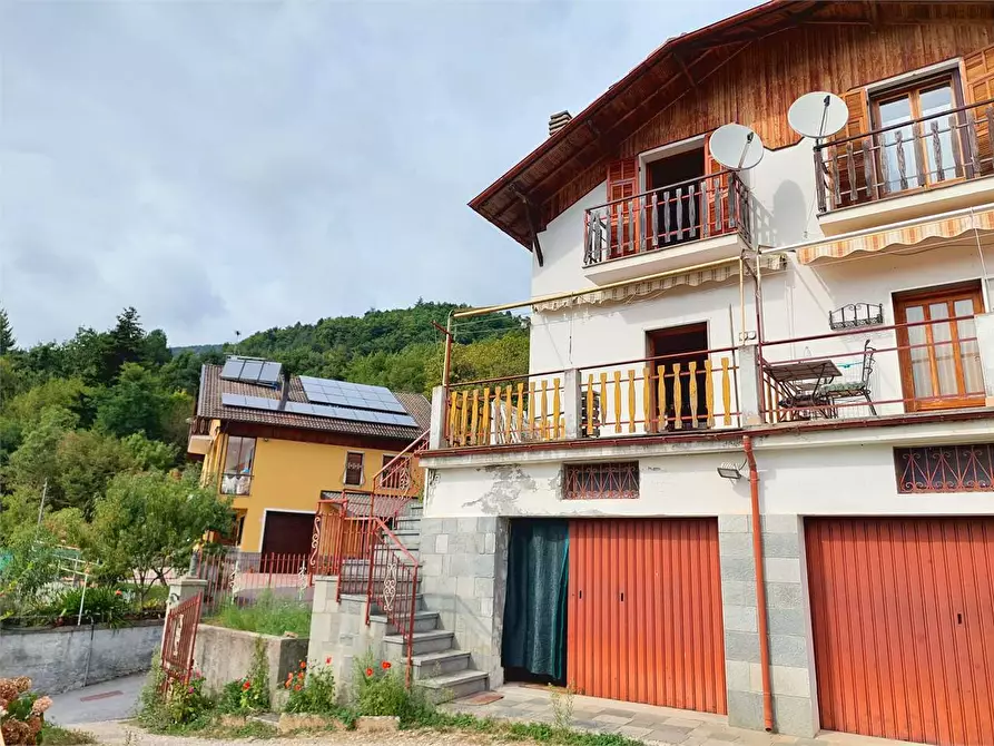 Immagine 44 di Porzione di villa in vendita  in Via Rosso 31 a Pornassio