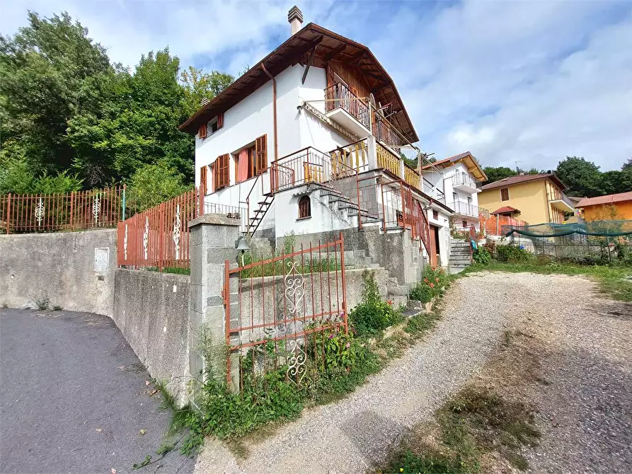 Immagine 45 di Porzione di villa in vendita  in Via Rosso 31 a Pornassio