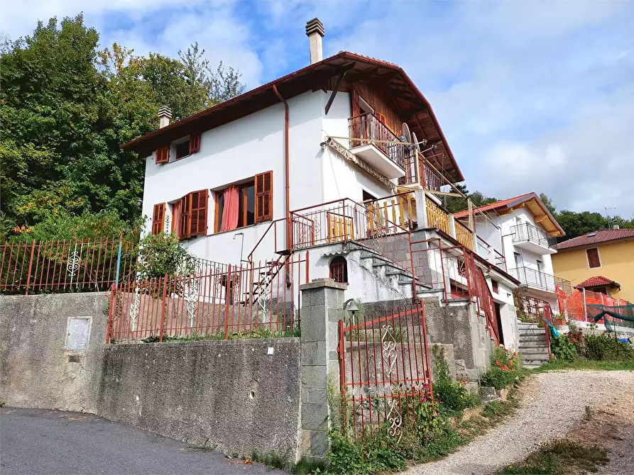 Immagine 42 di Porzione di villa in vendita  in Via Rosso 31 a Pornassio