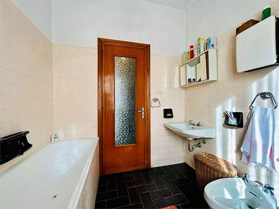 Immagine 30 di Appartamento in vendita  in Viale Piaggio a Ormea