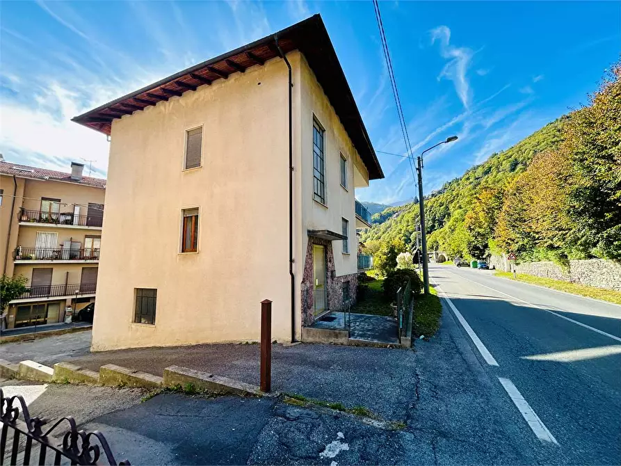 Immagine 43 di Appartamento in vendita  in Viale Piaggio a Ormea