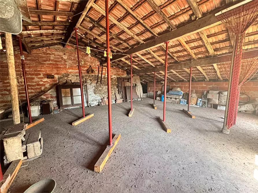 Immagine 29 di Appartamento in vendita  in Via Umberto 1 31 a Ranzo