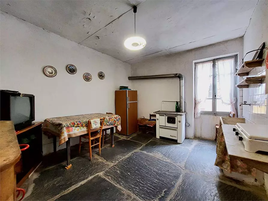 Immagine 1 di Casa indipendente in vendita  in Piazza Vittorio Veneto 9 a Borghetto D'arroscia