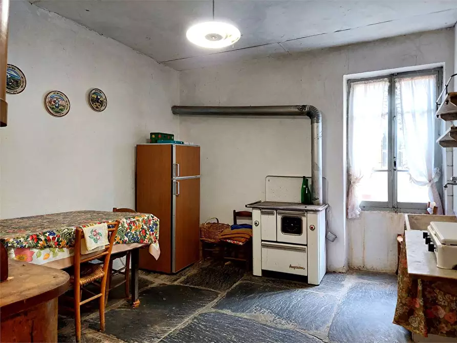 Immagine 2 di Casa indipendente in vendita  in Piazza Vittorio Veneto 9 a Borghetto D'arroscia
