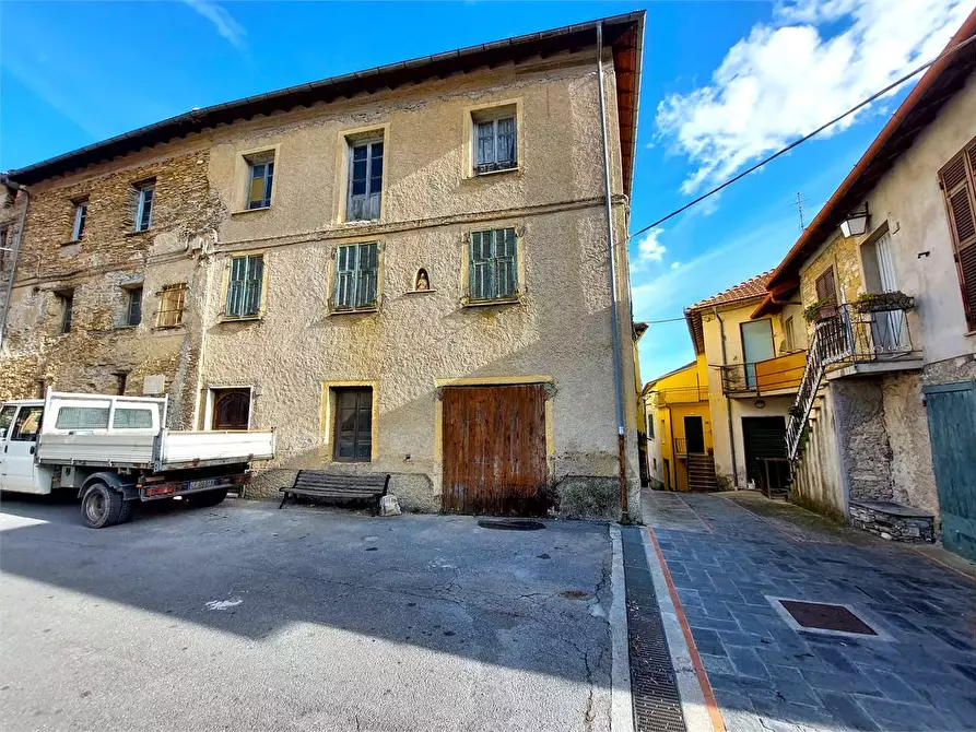 Immagine 2 di Casa indipendente in vendita  in Piazza Vittorio Veneto 9 a Borghetto D'arroscia