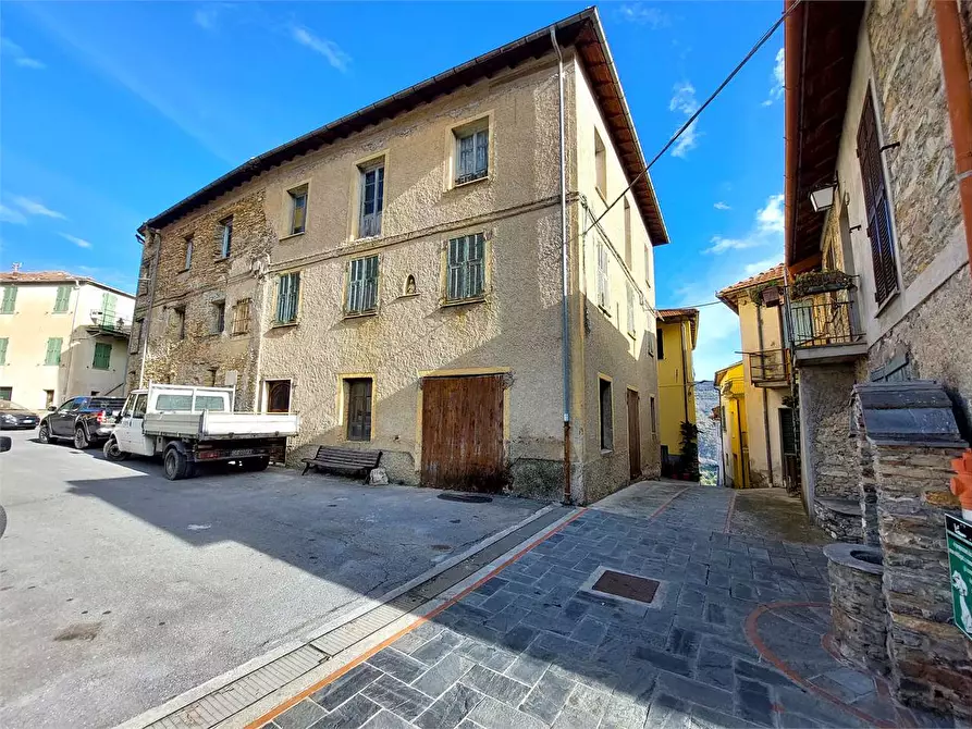 Immagine 1 di Casa indipendente in vendita  in Piazza Vittorio Veneto 9 a Borghetto D'arroscia
