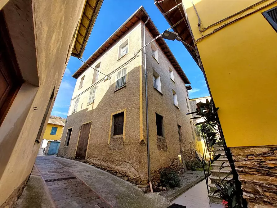 Immagine 3 di Casa indipendente in vendita  in Piazza Vittorio Veneto 9 a Borghetto D'arroscia