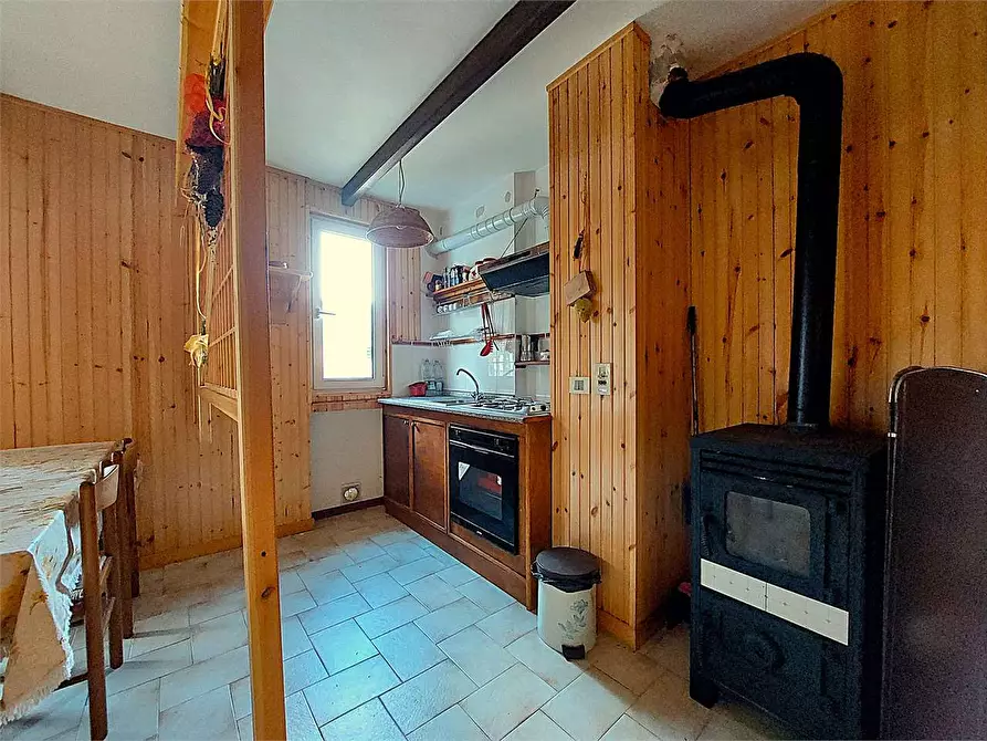 Immagine 10 di Appartamento in vendita  in Frazione Monesi di Mendatica Condominio del Sole a Mendatica