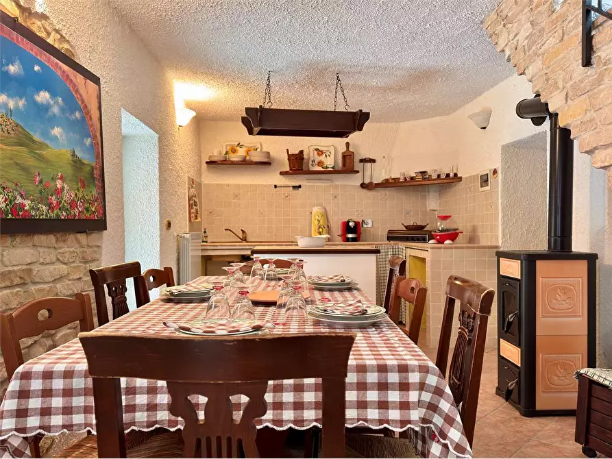 Immagine 2 di Casa indipendente in vendita  in Piazza Castello 4 a Aurigo