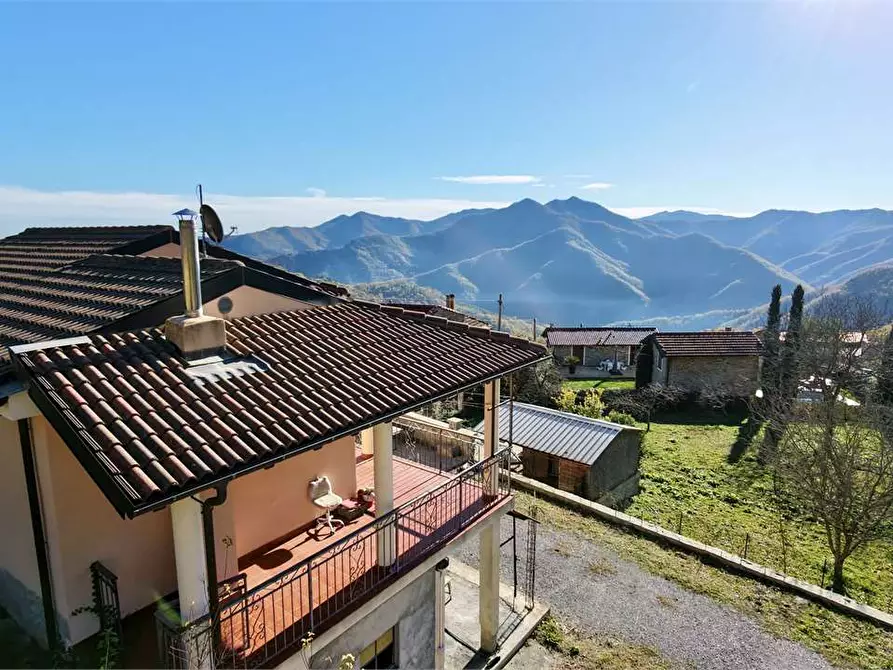 Immagine 1 di Casa indipendente in vendita  in Frazione Lenzari 6 a Vessalico