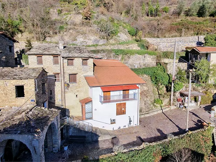 Immagine 1 di Casa indipendente in vendita  in Via Cavour 64 a Rezzo