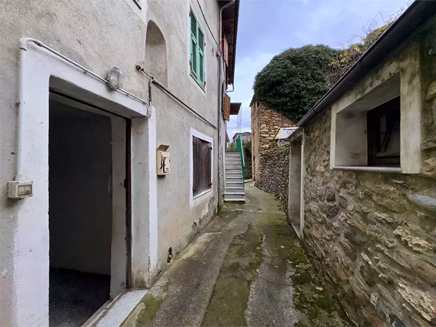 Immagine 1 di Casa indipendente in vendita  in Vico Vigna a Ranzo