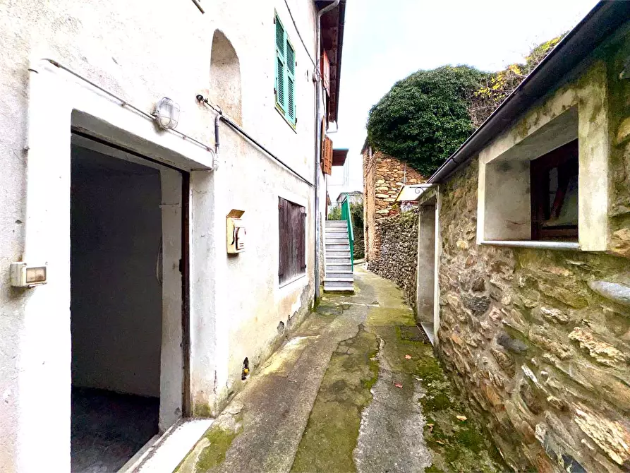 Immagine 1 di Casa indipendente in vendita  in Vico Vigna a Ranzo