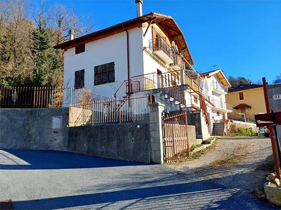 Immagine 40 di Porzione di villa in vendita  in Via Rosso 31 a Pornassio