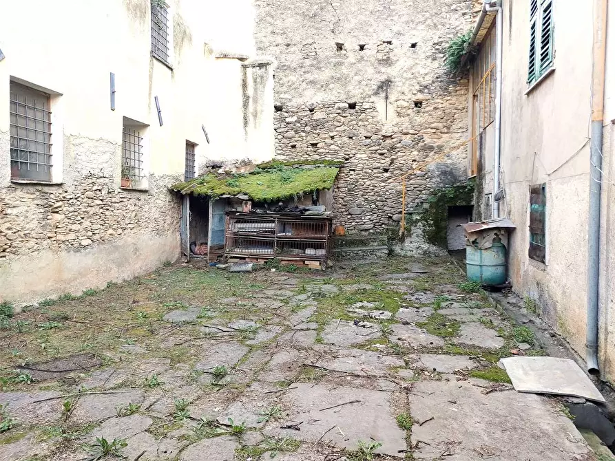 Immagine 2 di Stabile in vendita  in Via Umberto 1 31 a Ranzo