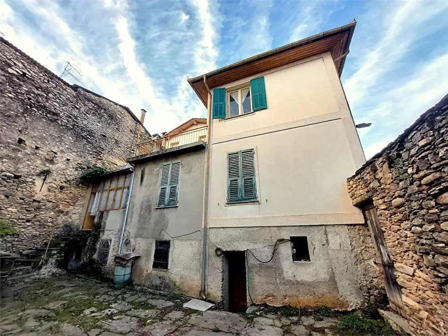 Immagine 1 di Stabile in vendita  in Via Umberto 1 31 a Ranzo