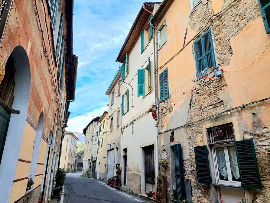 Immagine 1 di Stabile in vendita  in Via Umberto 1 31 a Ranzo