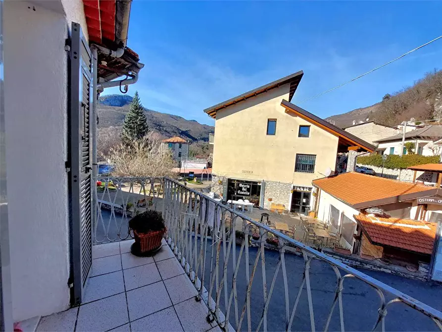 Immagine 19 di Appartamento in vendita  in Via Castello 3a a Alto