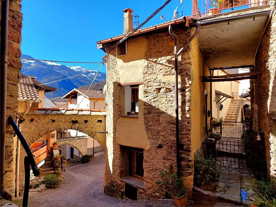 Immagine 1 di Casa indipendente in vendita  in Via alla Chiesa 12 a Pornassio