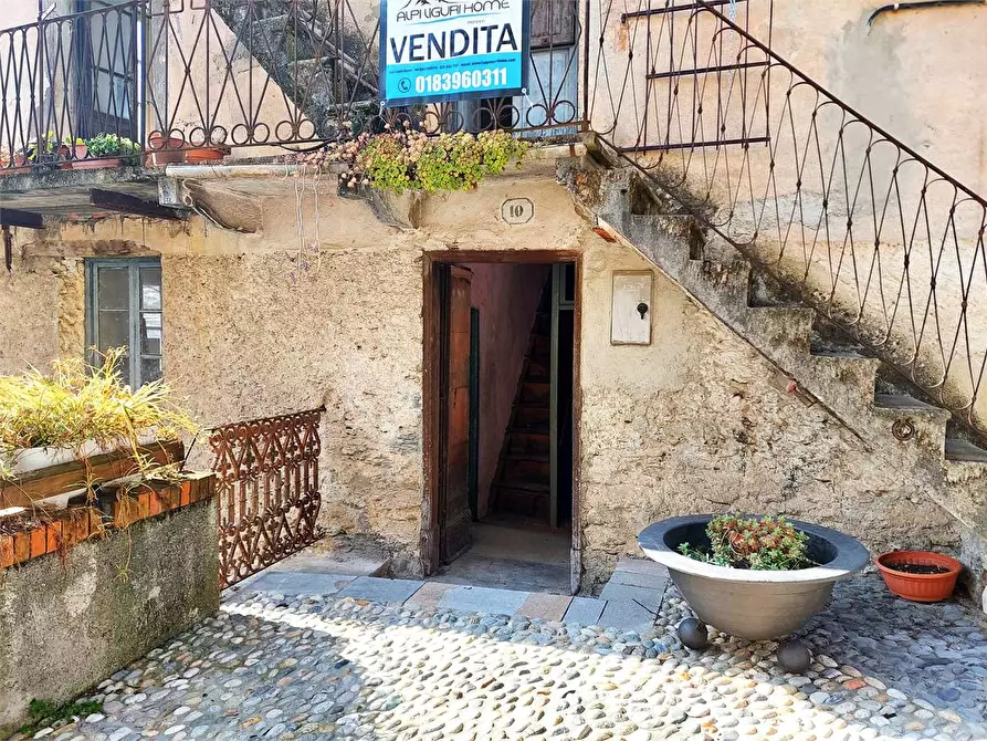 Immagine 3 di Casa indipendente in vendita  in Piazza IV Novembre 10 a Cosio D'arroscia