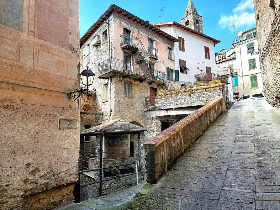 Immagine 1 di Casa indipendente in vendita  in Piazza IV Novembre 10 a Cosio D'arroscia