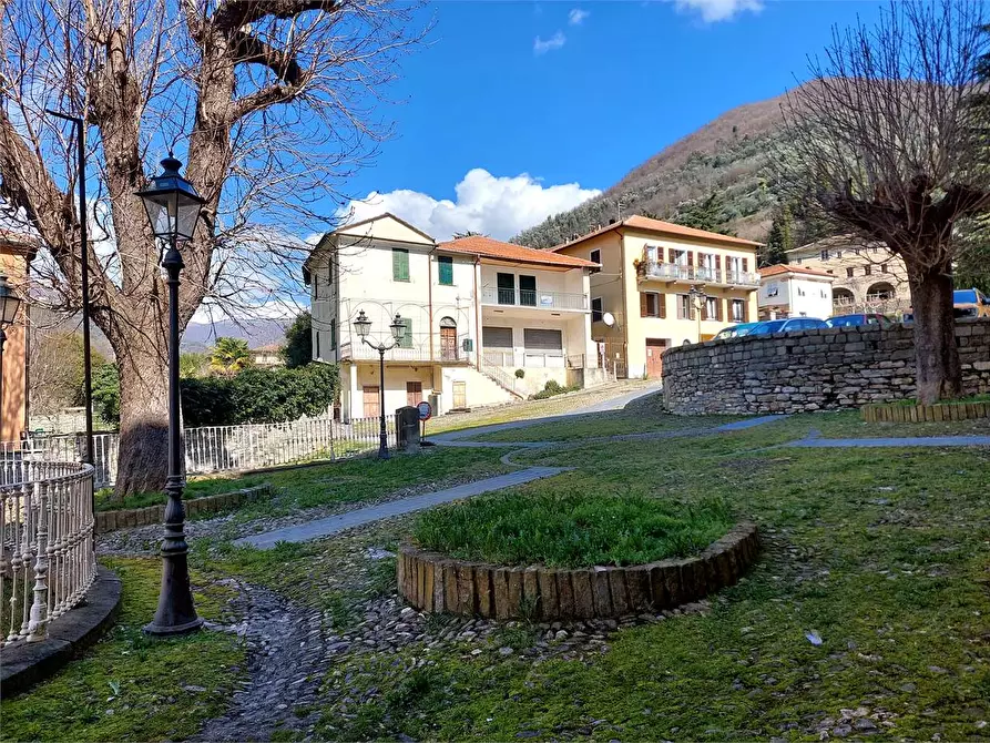 Immagine 3 di Casa indipendente in vendita  in Piazza Borrelli 10-11 a Pieve Di Teco