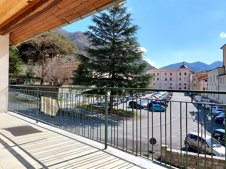 Immagine 1 di Casa indipendente in vendita  in Piazza Borrelli 10-11 a Pieve Di Teco