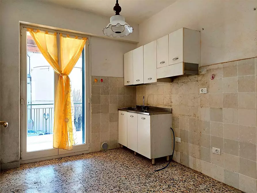 Immagine 5 di Casa indipendente in vendita  in Piazza Borrelli 10-11 a Pieve Di Teco