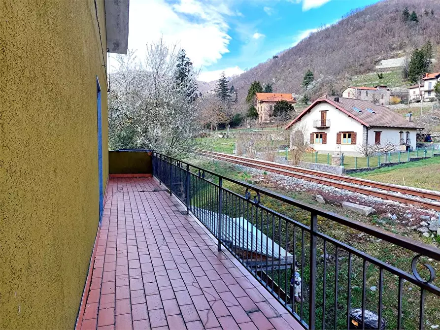 Immagine 32 di Appartamento in vendita  in Viale Piaggio a Ormea